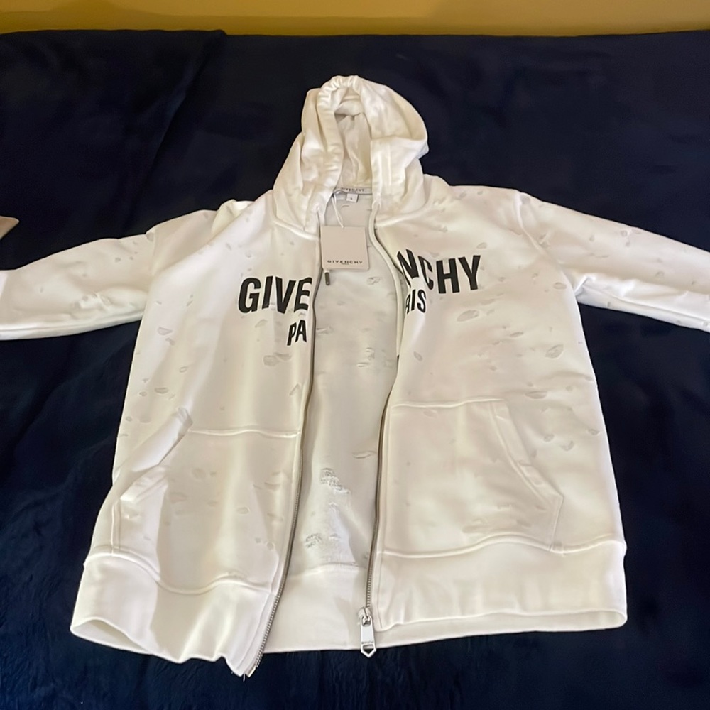 Sweater Givenchy never use ! Accept offers